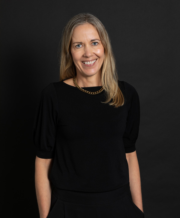 Portrait photo of Melissa Johnston